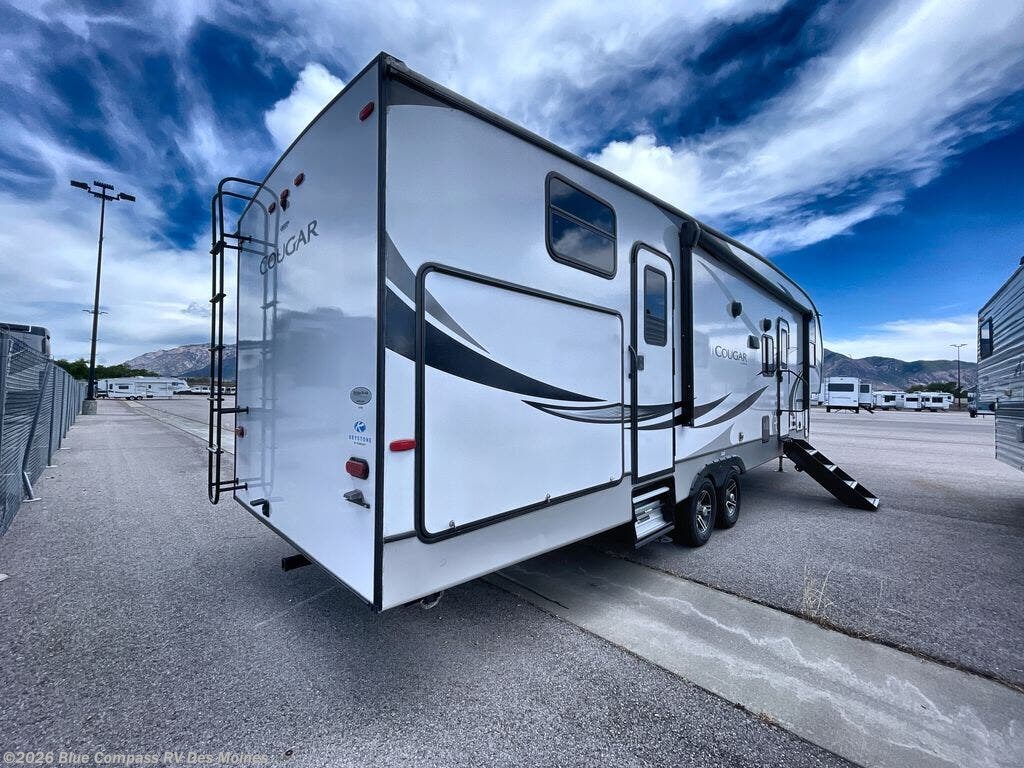 2022 Keystone Cougar 32BHS - Used Fifth Wheel For Sale by Blue Compass RV Des Moines in Altoona, Iowa