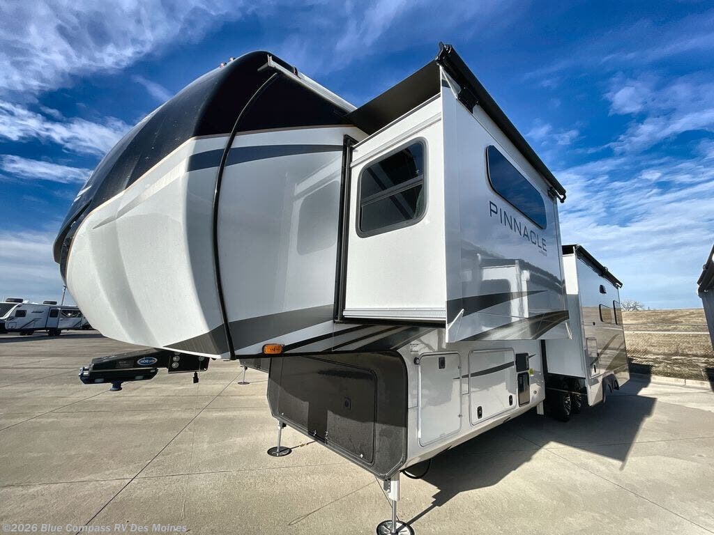 New 2025 Jayco Pinnacle 38KPTS available in Altoona, Iowa