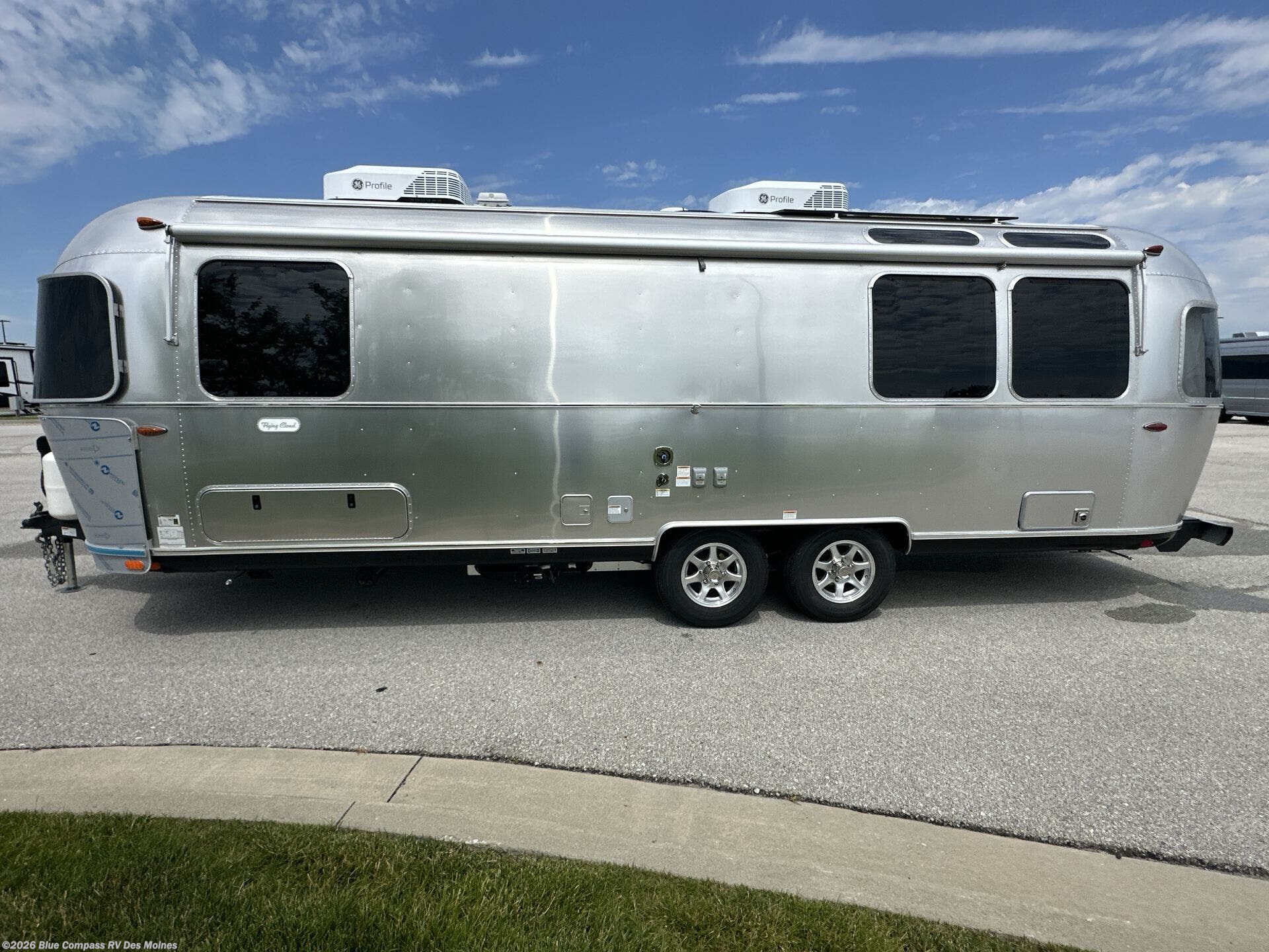 2026 Flying Cloud 27FB Twin by Airstream from Blue Compass RV Des Moines in Altoona, Iowa