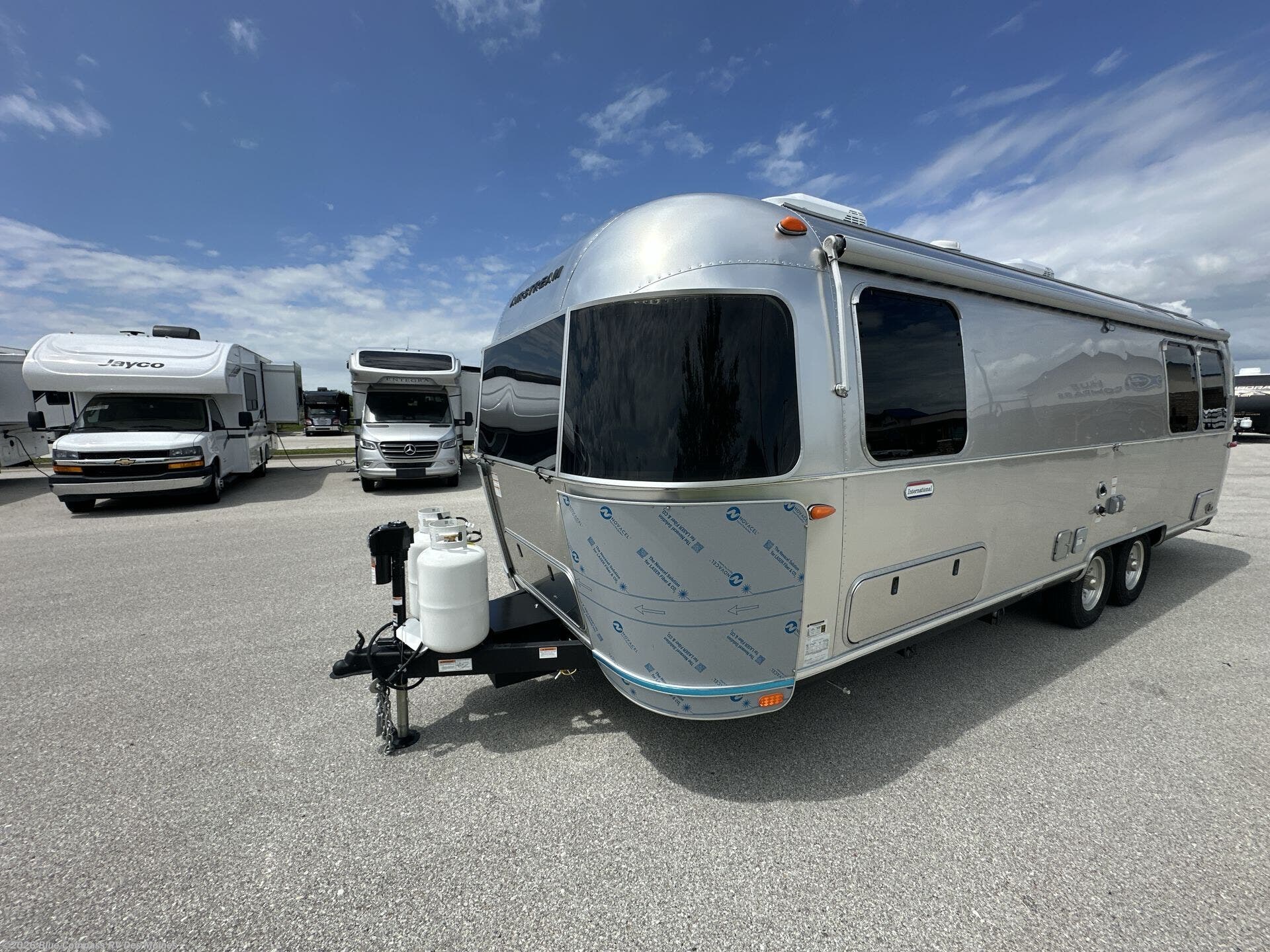 New 2027 Airstream International 27FB Twin available in Altoona, Iowa