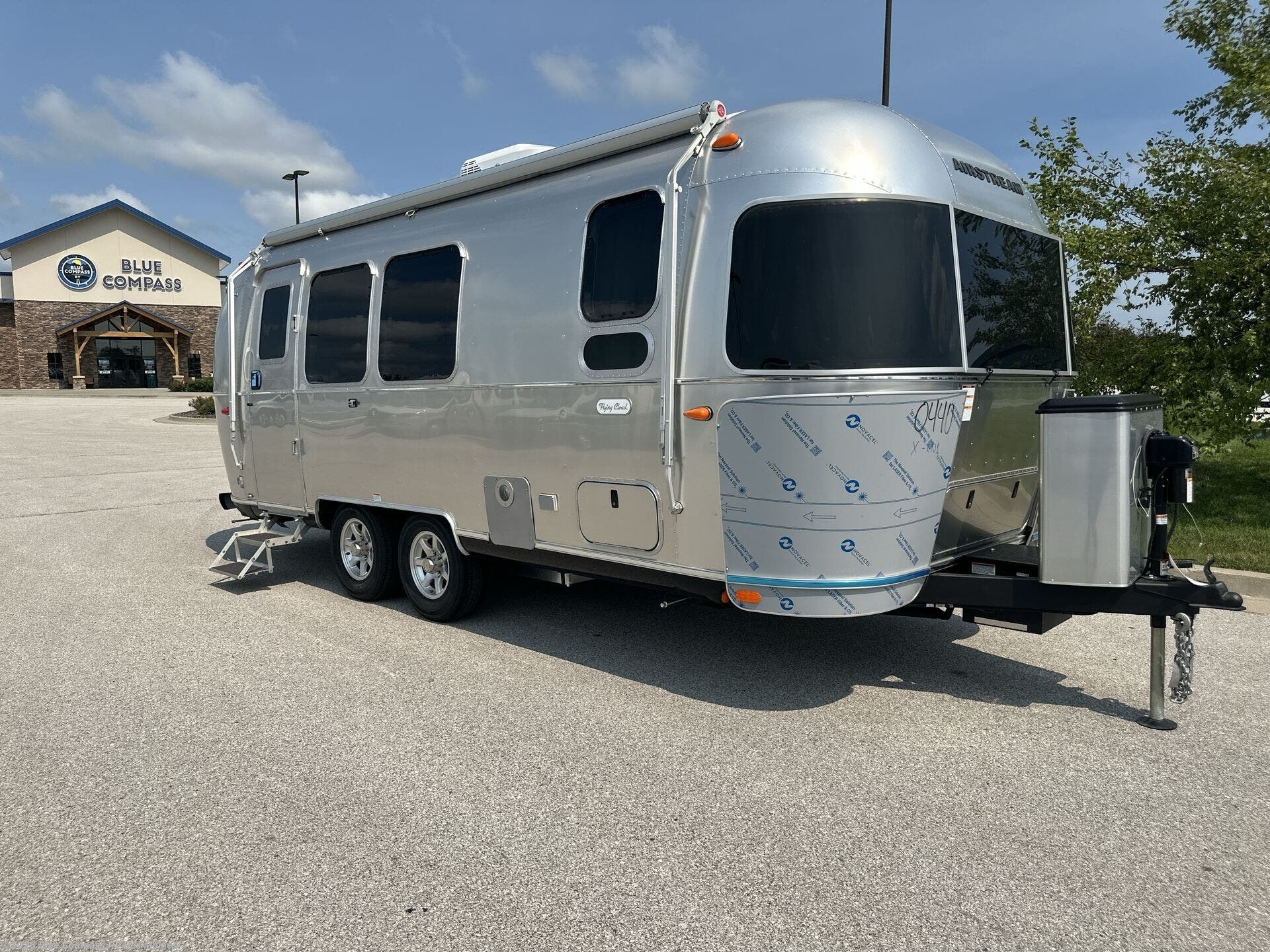 2027 Flying Cloud 23FB Twin by Airstream from Blue Compass RV Des Moines in Altoona, Iowa