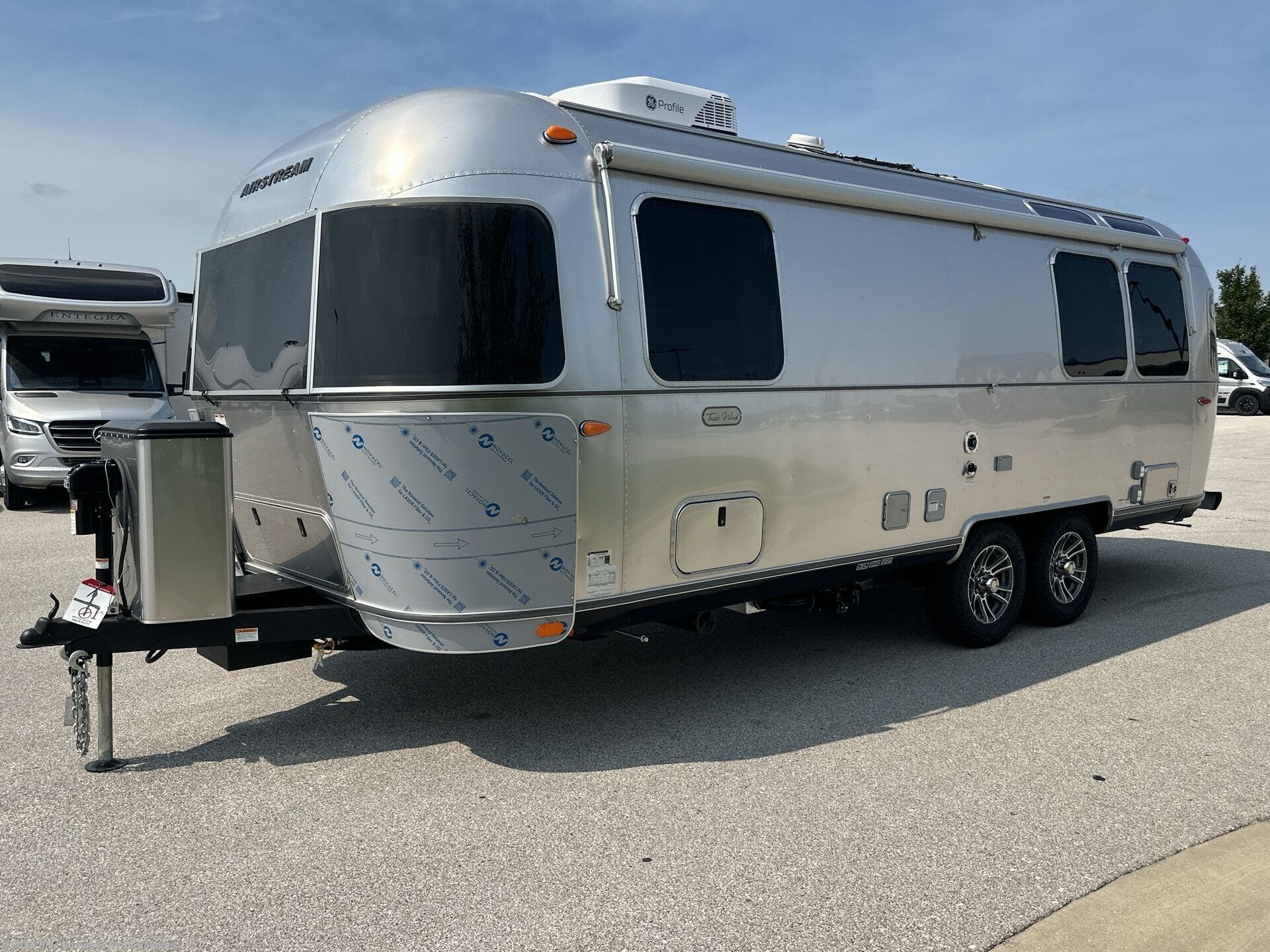 New 2027 Airstream Trade Wind 25FB Twin available in Altoona, Iowa