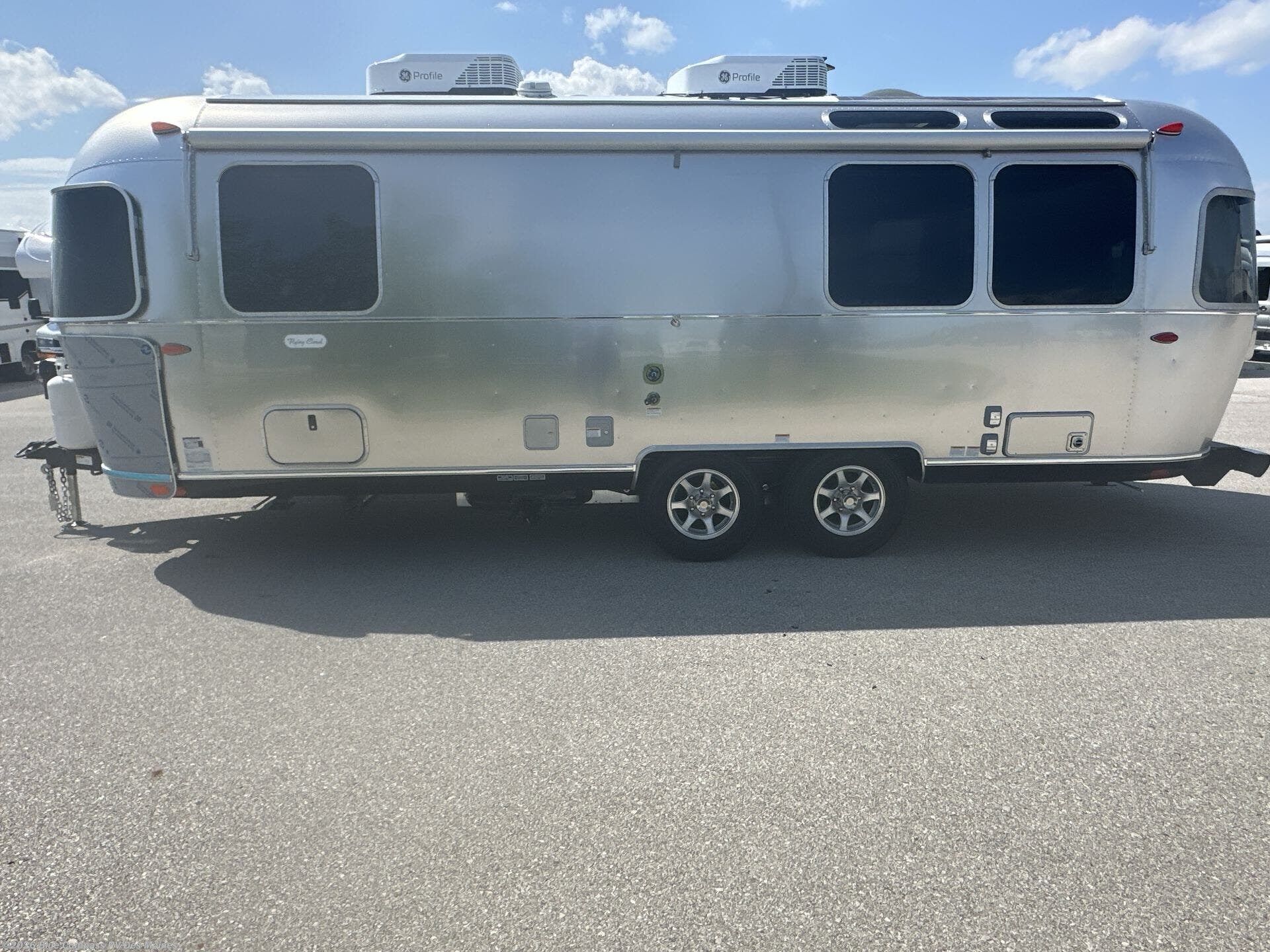 2027 Flying Cloud 25FB Twin by Airstream from Blue Compass RV Des Moines in Altoona, Iowa
