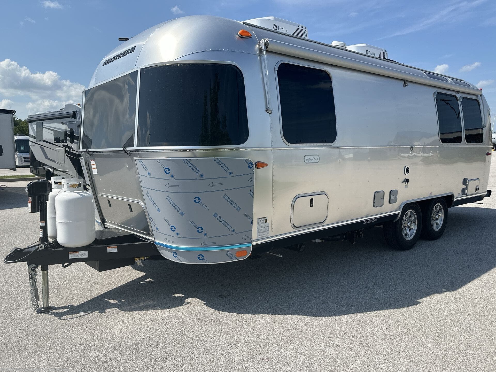 New 2027 Airstream Flying Cloud 25FB Twin available in Altoona, Iowa