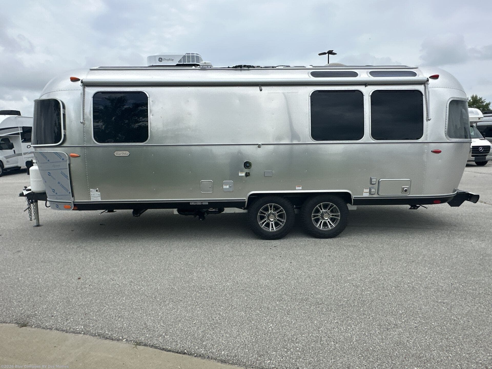2027 Trade Wind 25FB by Airstream from Blue Compass RV Des Moines in Altoona, Iowa
