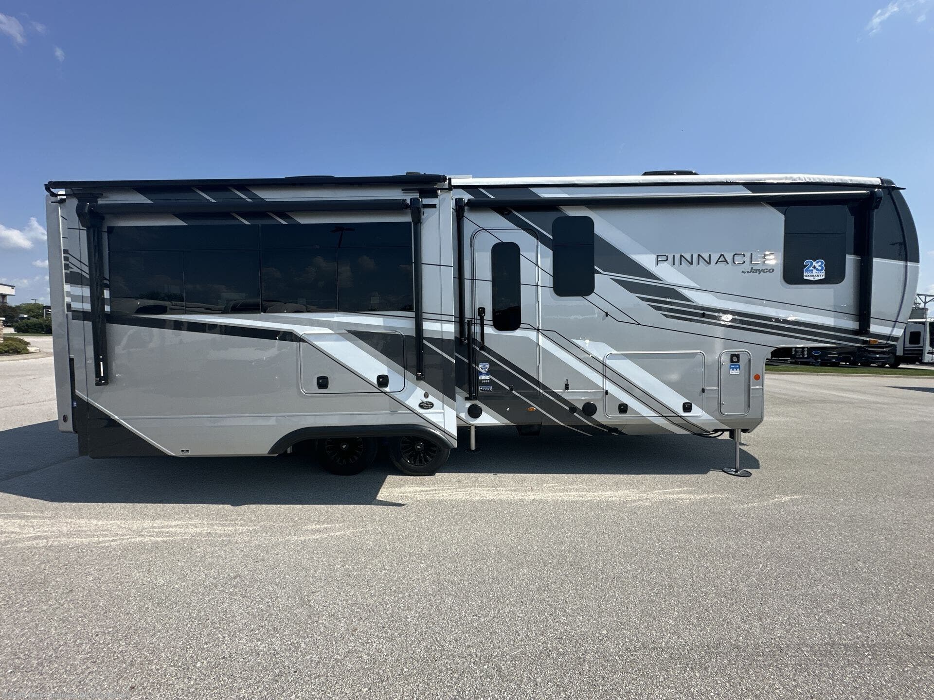 New 2027 Jayco Pinnacle 32RLTS available in Altoona, Iowa