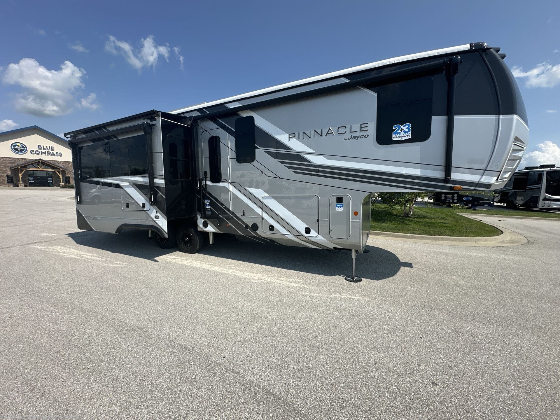 2027 Pinnacle 32RLTS by Jayco from Blue Compass RV Des Moines in Altoona, Iowa