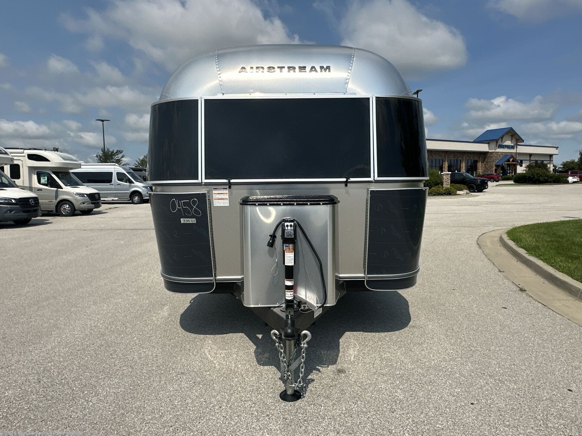 2027 Trade Wind 25FB by Airstream from Blue Compass RV Des Moines in Altoona, Iowa