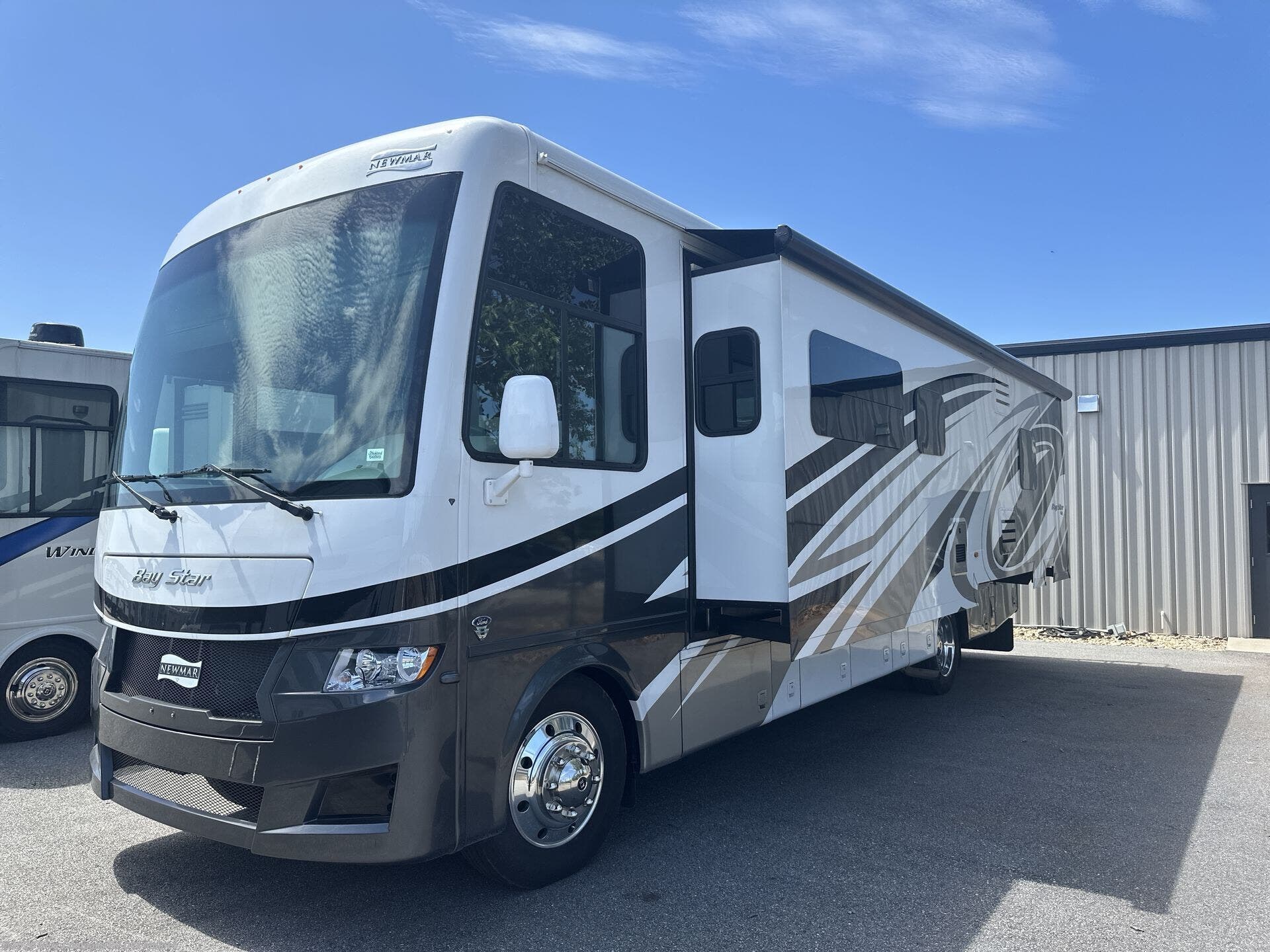Used 2023 Newmar Bay Star Sport 3225 available in Altoona, Iowa
