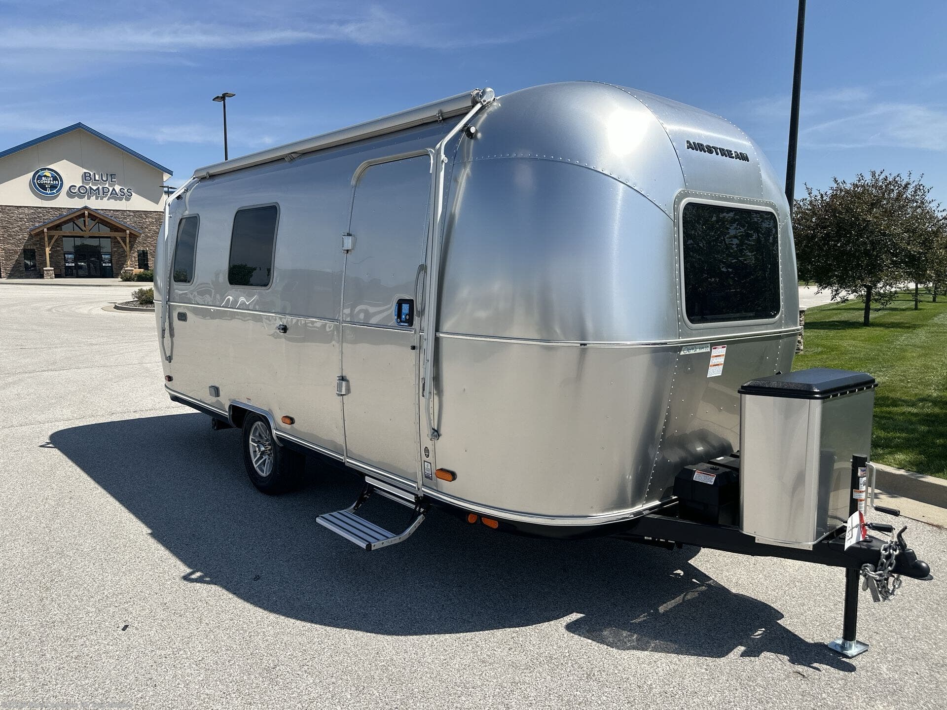 2027 World Traveler 22RB by Airstream from Blue Compass RV Des Moines in Altoona, Iowa