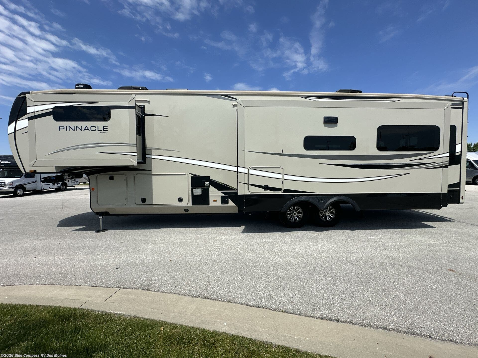 2021 Pinnacle 36KPTS by Jayco from Blue Compass RV Des Moines in Altoona, Iowa