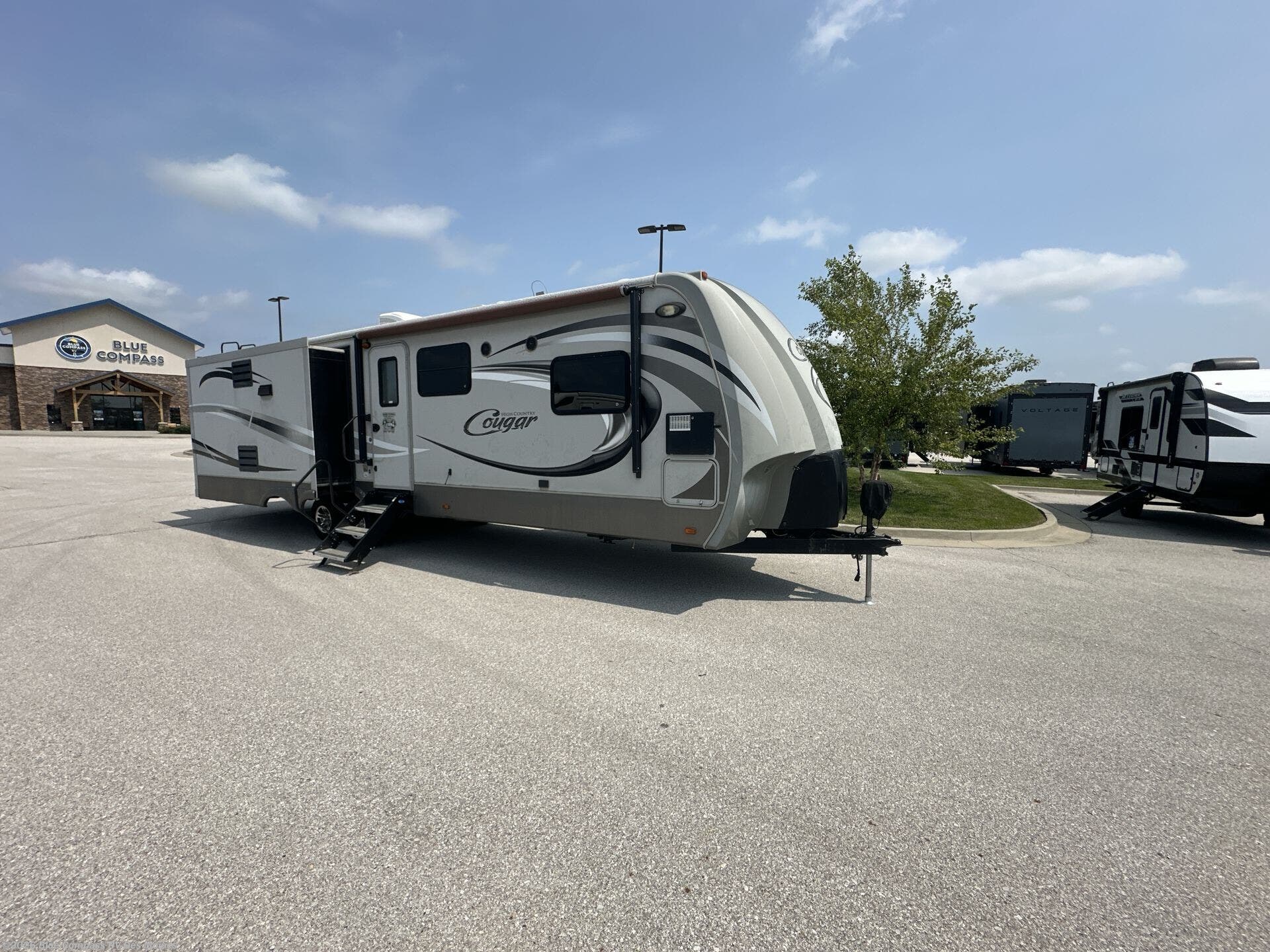 2013 Cougar High Country 319RLS by Keystone from Blue Compass RV Des Moines in Altoona, Iowa