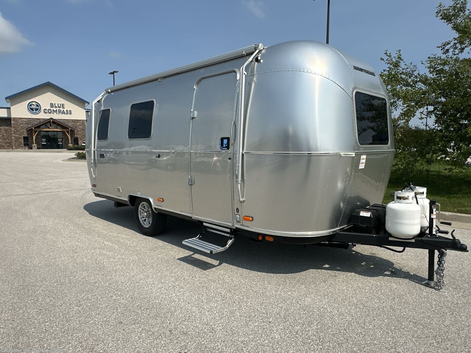 2027 World Traveler 22RB by Airstream from Blue Compass RV Des Moines in Altoona, Iowa
