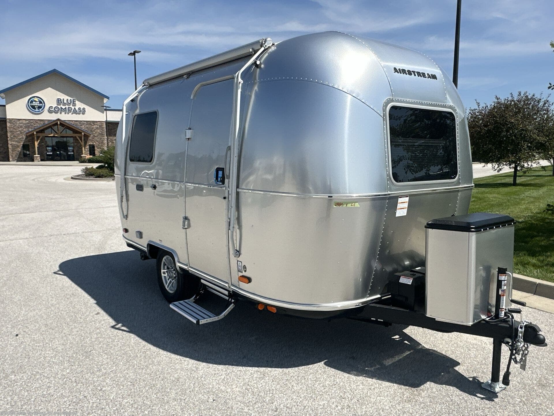 2027 World Traveler 17RB by Airstream from Blue Compass RV Des Moines in Altoona, Iowa