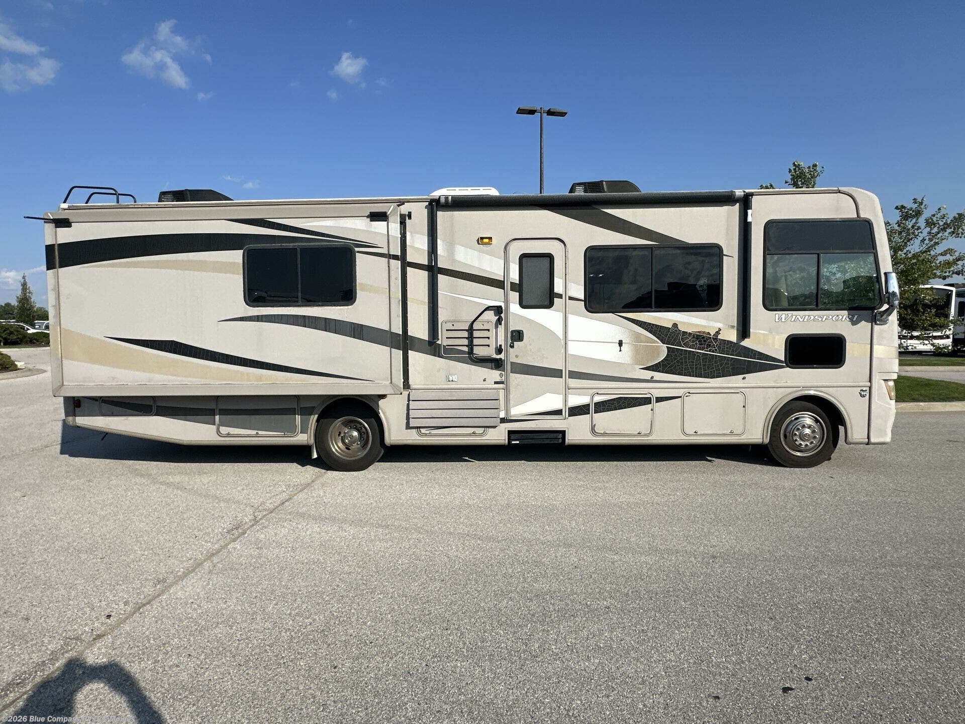 Used 2014 Thor Motor Coach Windsport 33G available in Altoona, Iowa