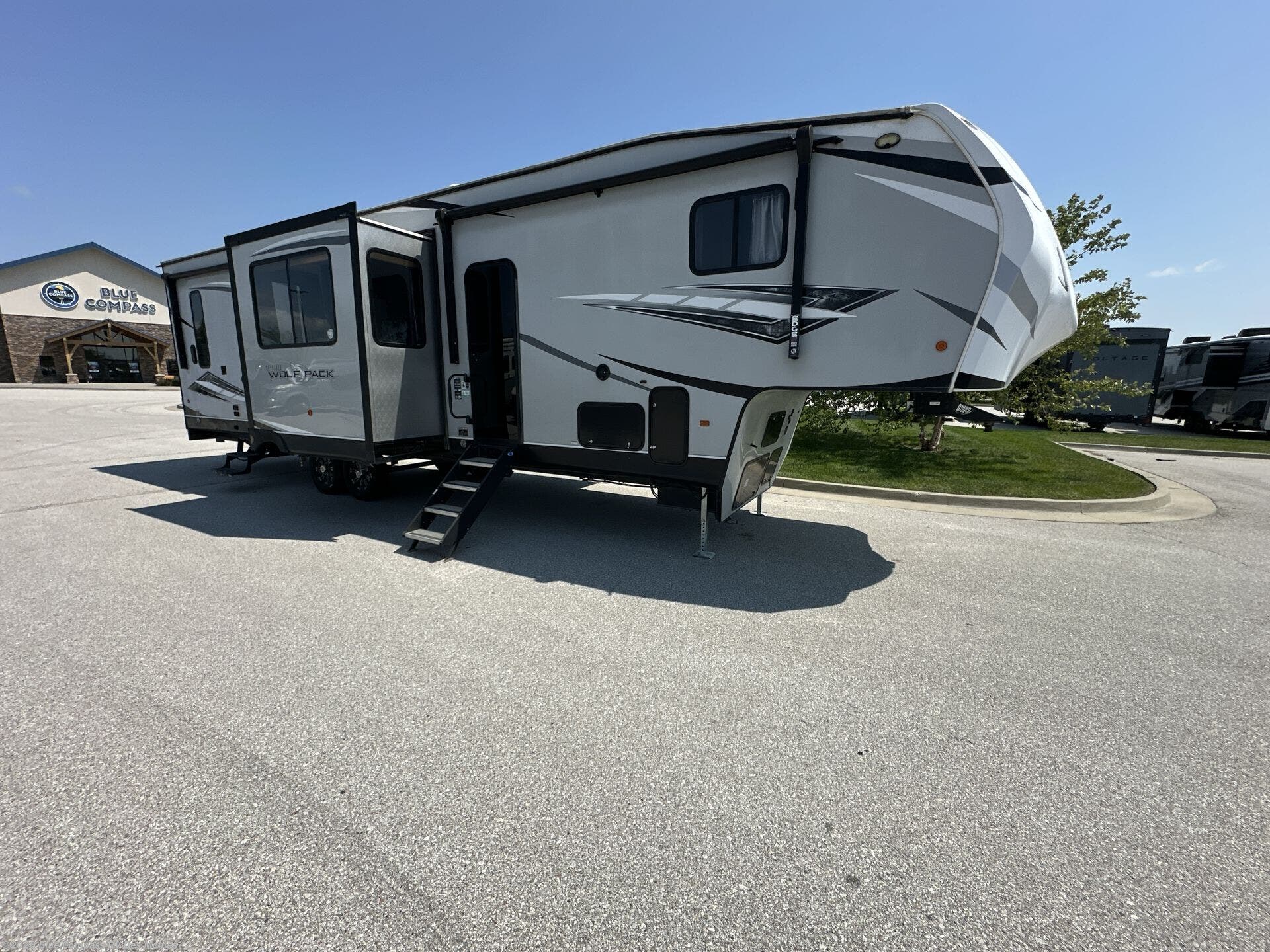 2021 Cherokee Wolf Pack 325PACK13 by Forest River from Blue Compass RV Des Moines in Altoona, Iowa