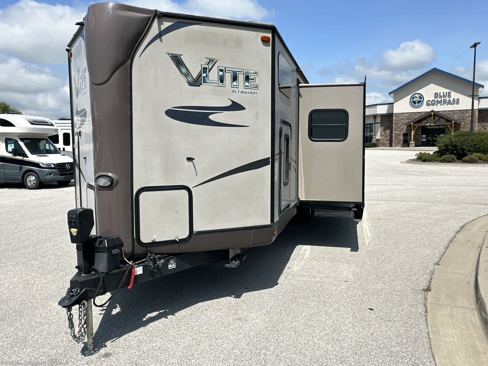 Used 2015 Forest River Flagstaff V-Lite 30WTBSK available in Altoona, Iowa