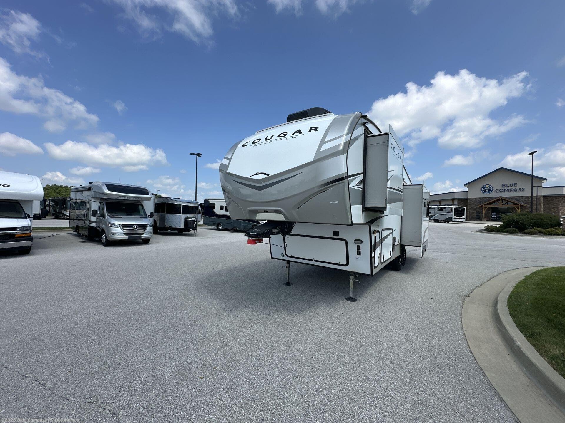 2024 Cougar Half-Ton 27SGS by Keystone from Blue Compass RV Des Moines in Altoona, Iowa