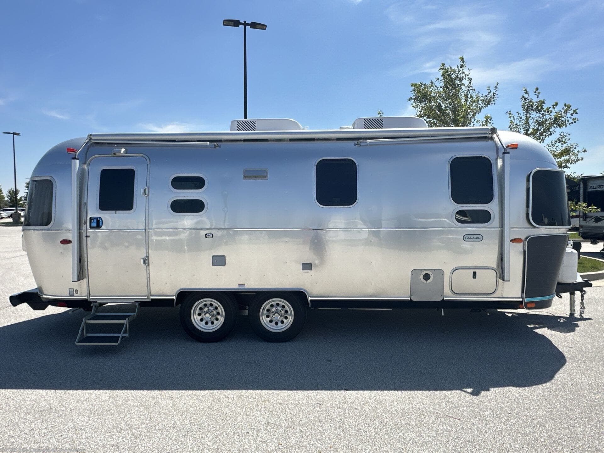 New 2027 Airstream Globetrotter 25FB available in Altoona, Iowa