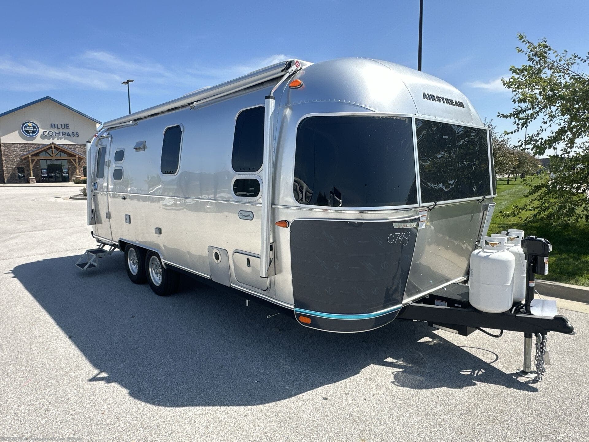 2027 Globetrotter 25FB by Airstream from Blue Compass RV Des Moines in Altoona, Iowa