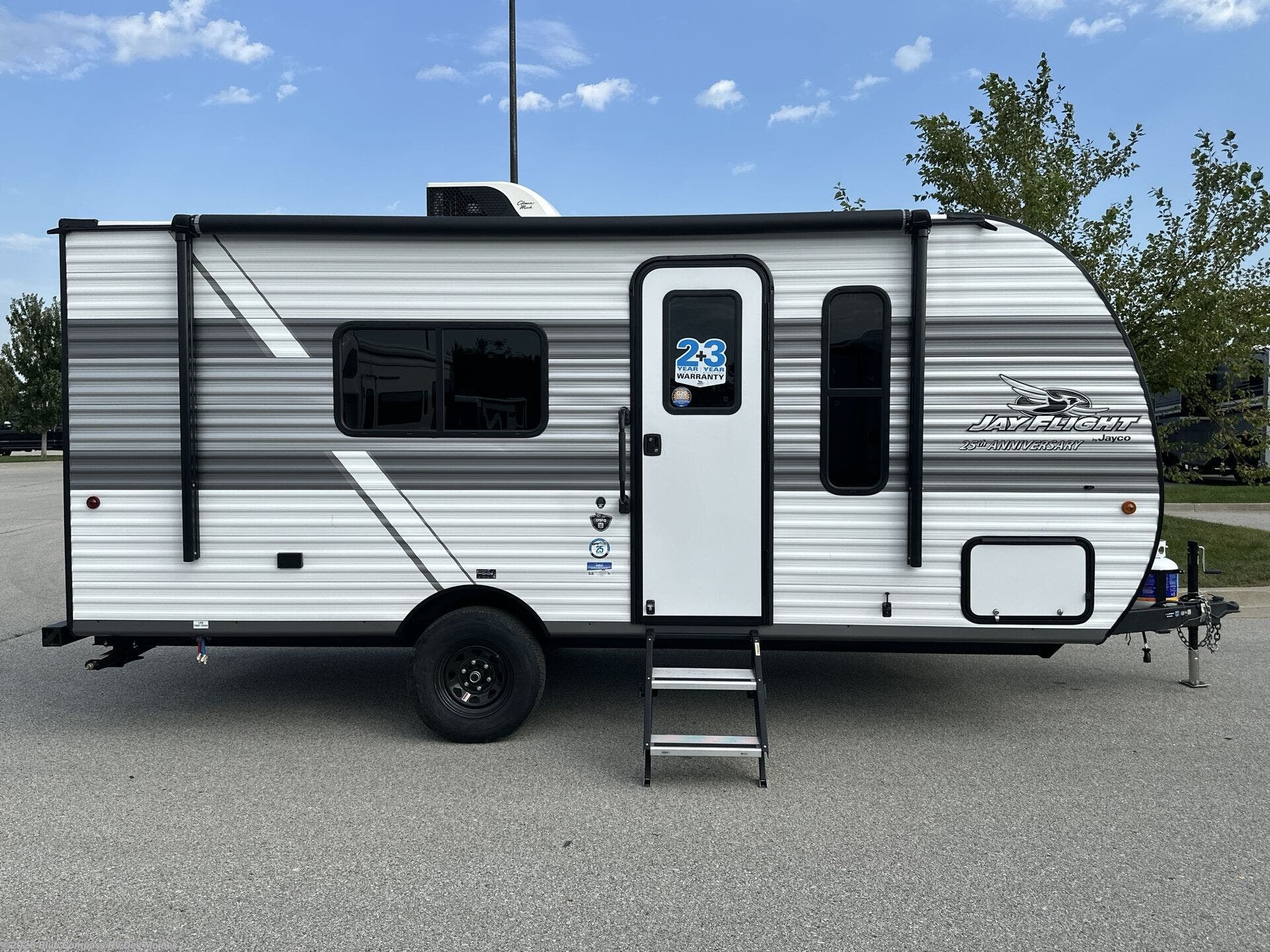 New 2027 Jayco Jay Flight 175FQ available in Altoona, Iowa