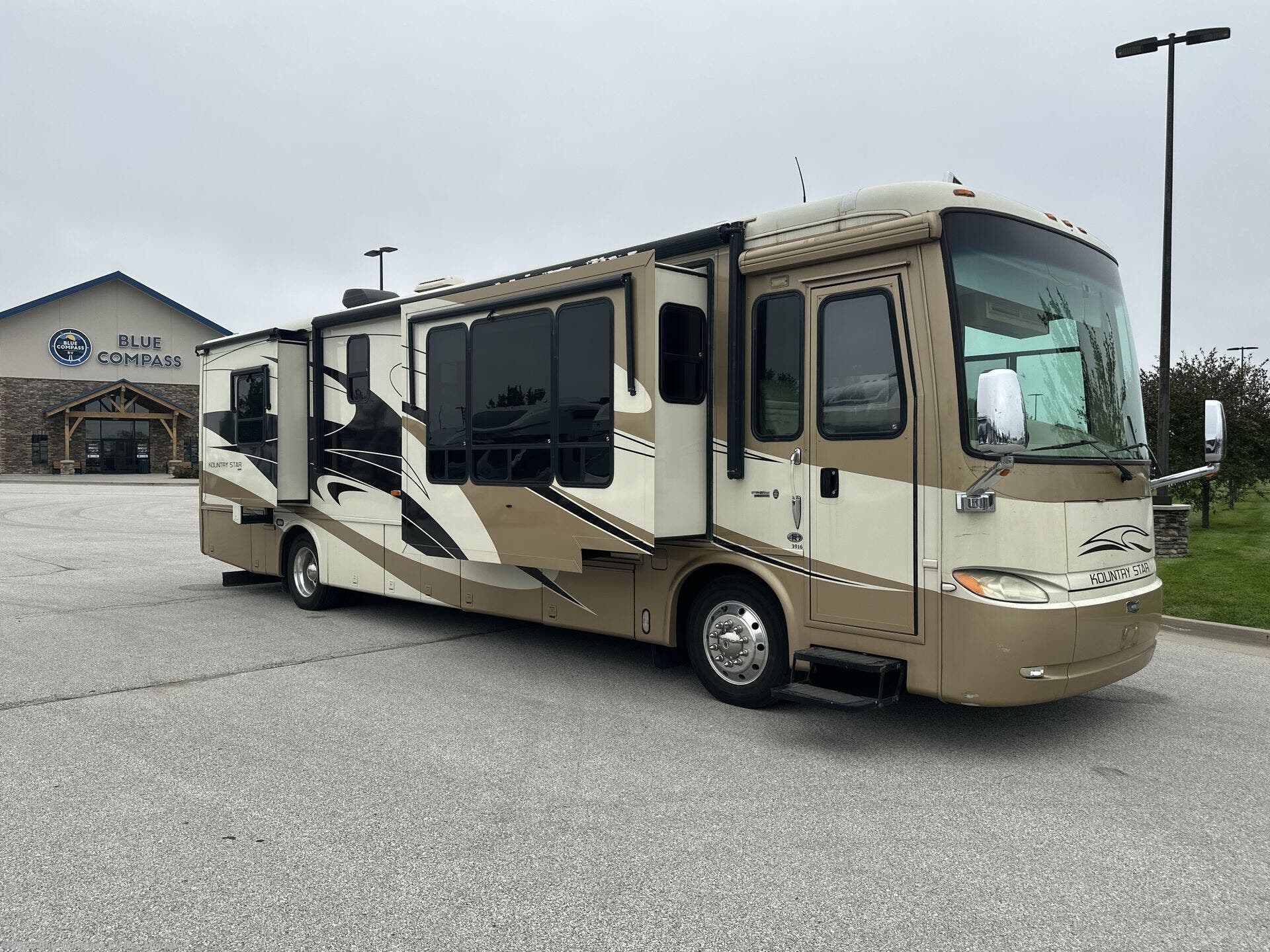 2008 Newmar Kountry Star 3916 - Used Class A For Sale by Blue Compass RV Des Moines in Altoona, Iowa