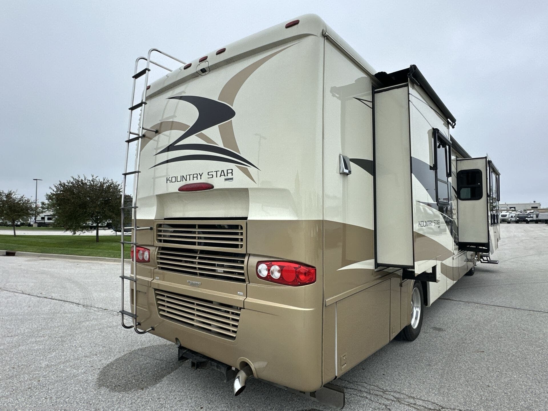 Used 2008 Newmar Kountry Star 3916 available in Altoona, Iowa