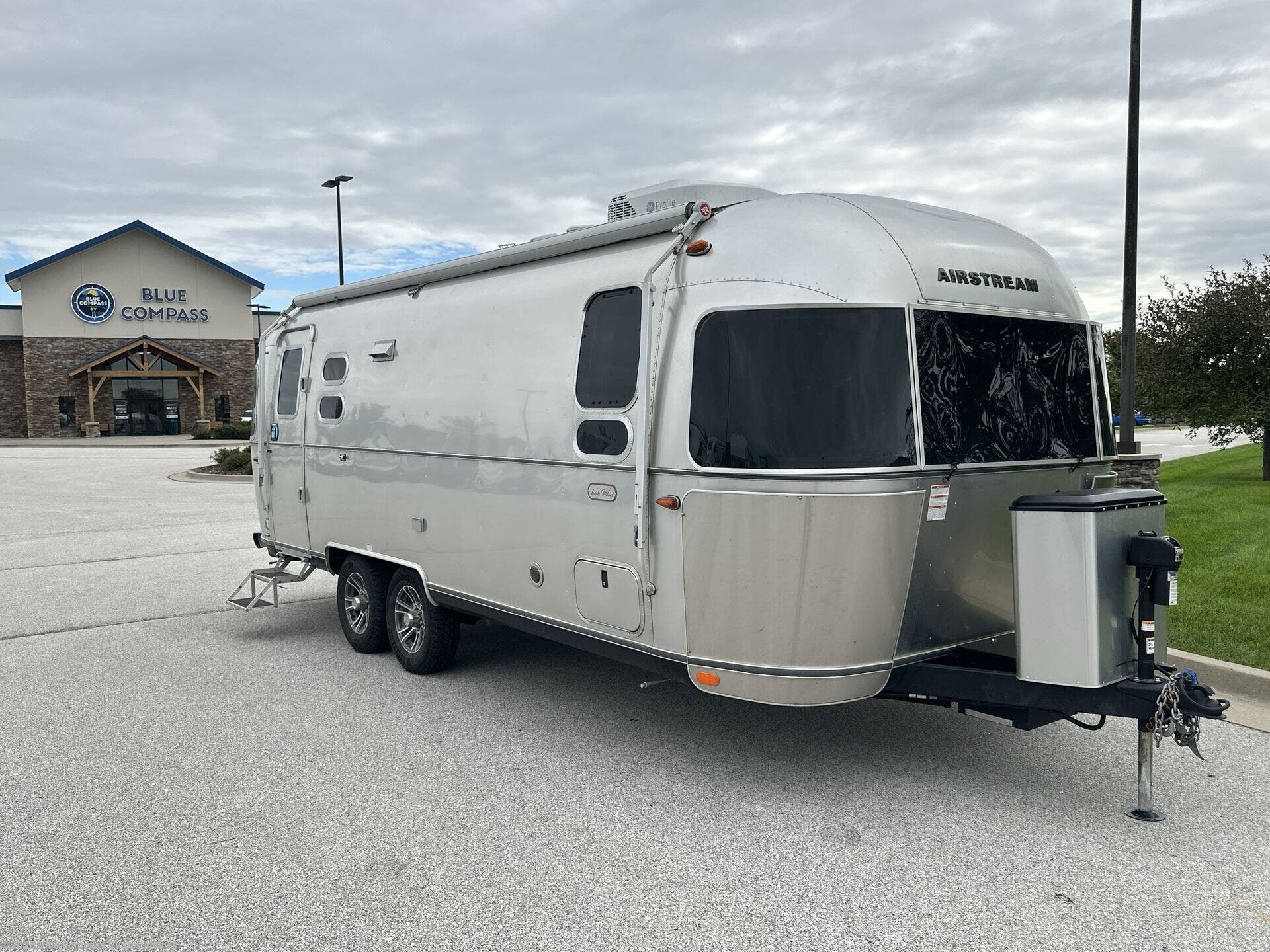 2024 Trade Wind 25FB by Airstream from Blue Compass RV Des Moines in Altoona, Iowa
