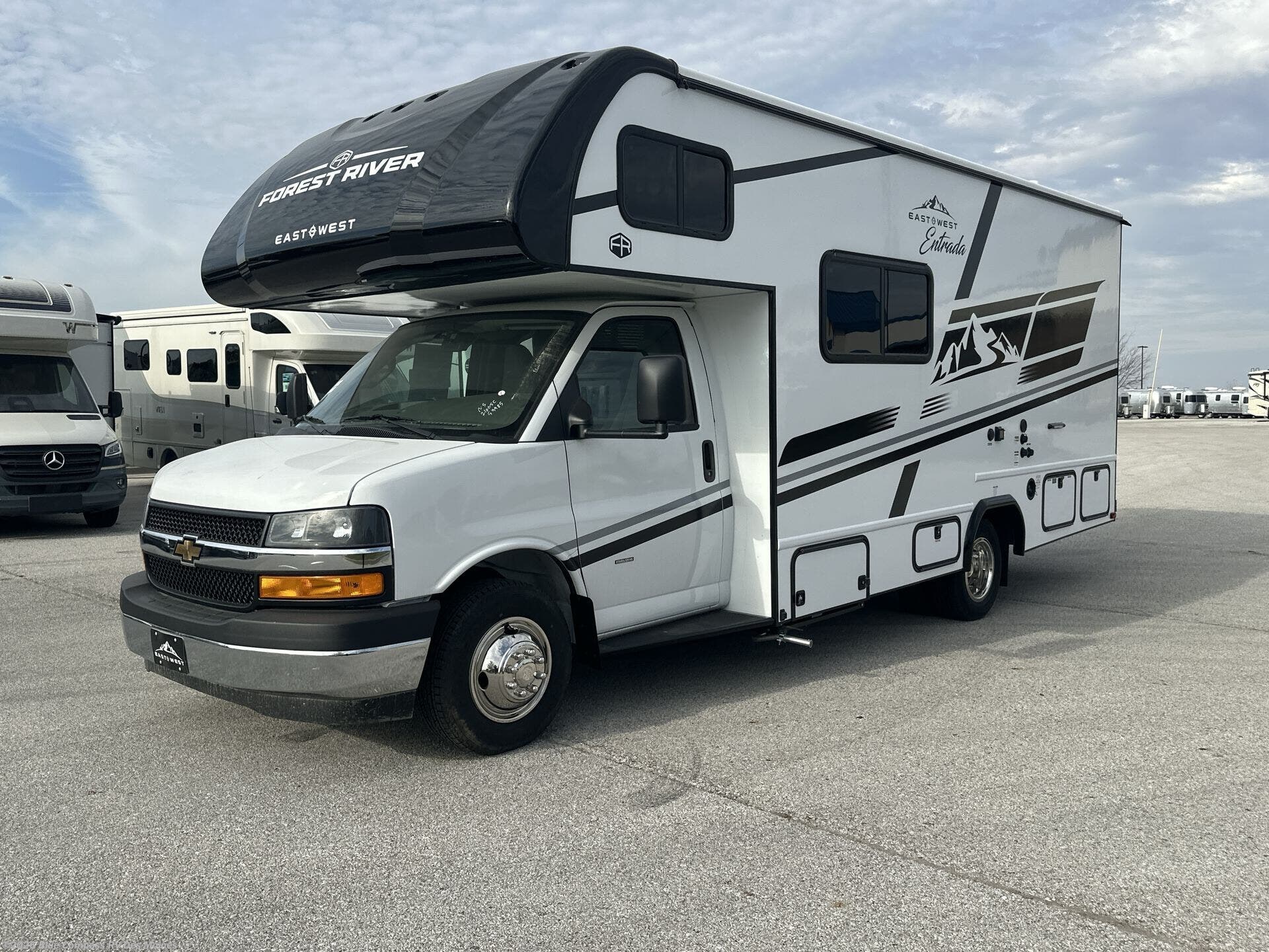 New 2027 East to West Entrada 210NS available in Altoona, Iowa
