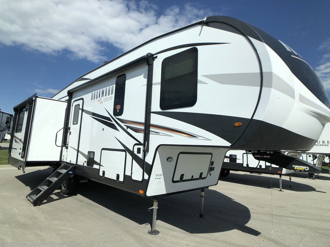2021 Rockwood Signature Ultra Lite 8299SB by Forest River from Blue Compass RV Des Moines in Altoona, Iowa