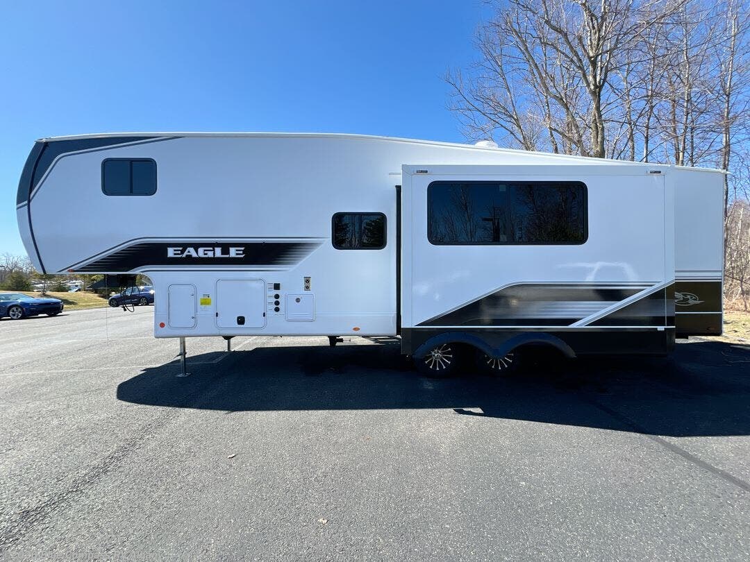 New 2025 Jayco Eagle SLE 28BHU available in Latham, New York