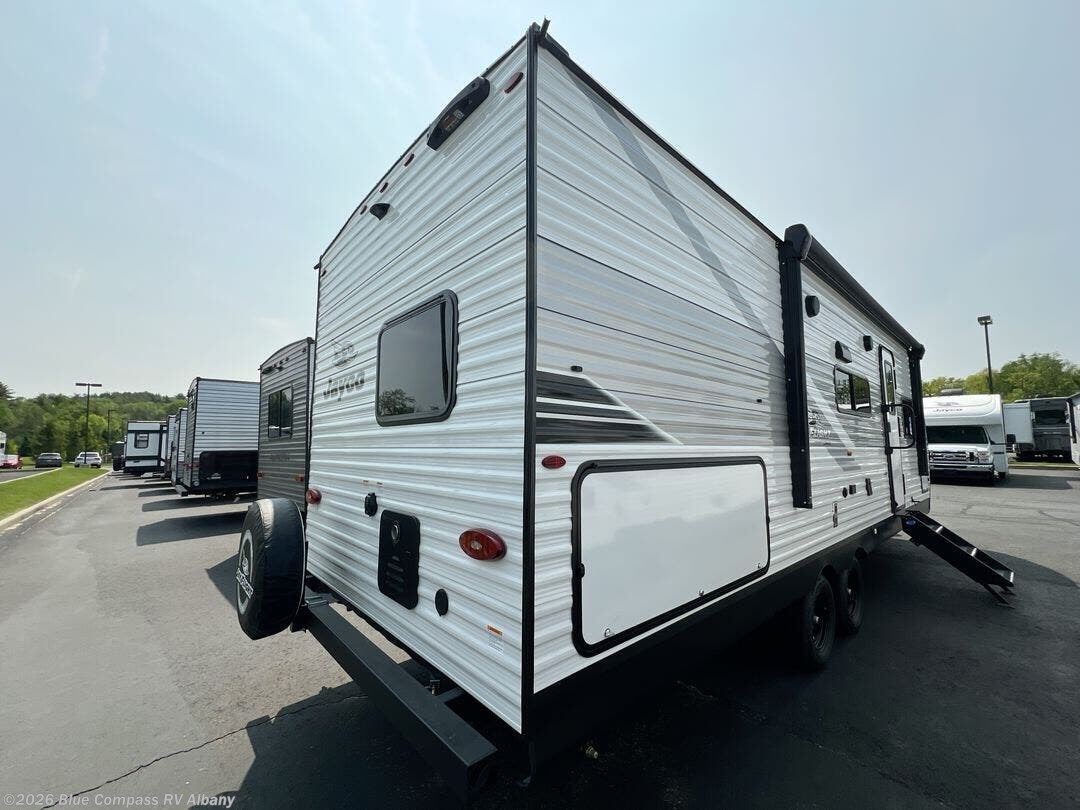 New 2025 Jayco Jay Flight SLX 261BHS available in Latham, New York