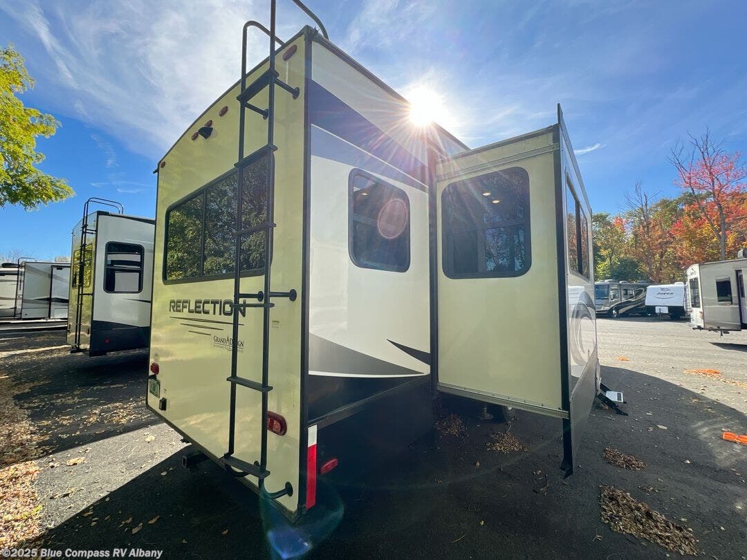 Used 2022 Grand Design Reflection 31MB available in Latham, New York