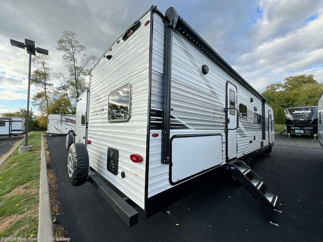New 2026 Jayco Jay Flight SLX 330TBS available in Latham, New York
