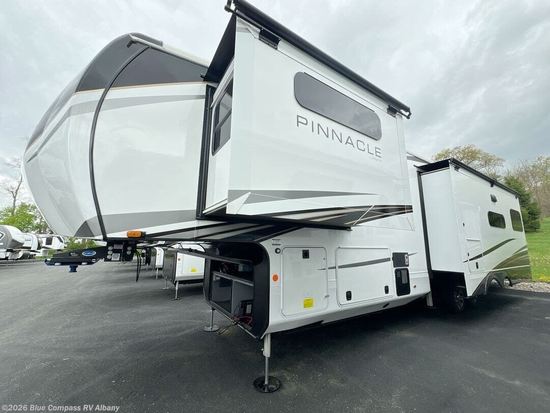 New 2025 Jayco Pinnacle 38KPTS available in Latham, New York