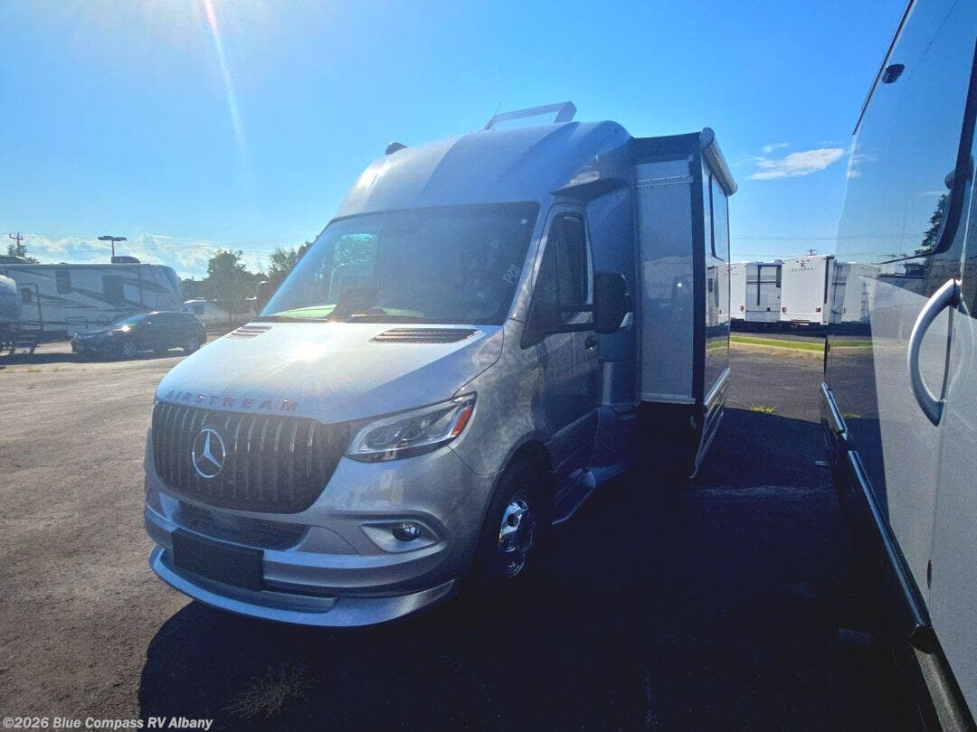 New 2026 Airstream Atlas 25MS Murphy Suite available in Latham, New York