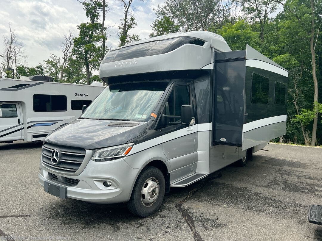 Used 2020 Tiffin Wayfarer 25RW available in Latham, New York