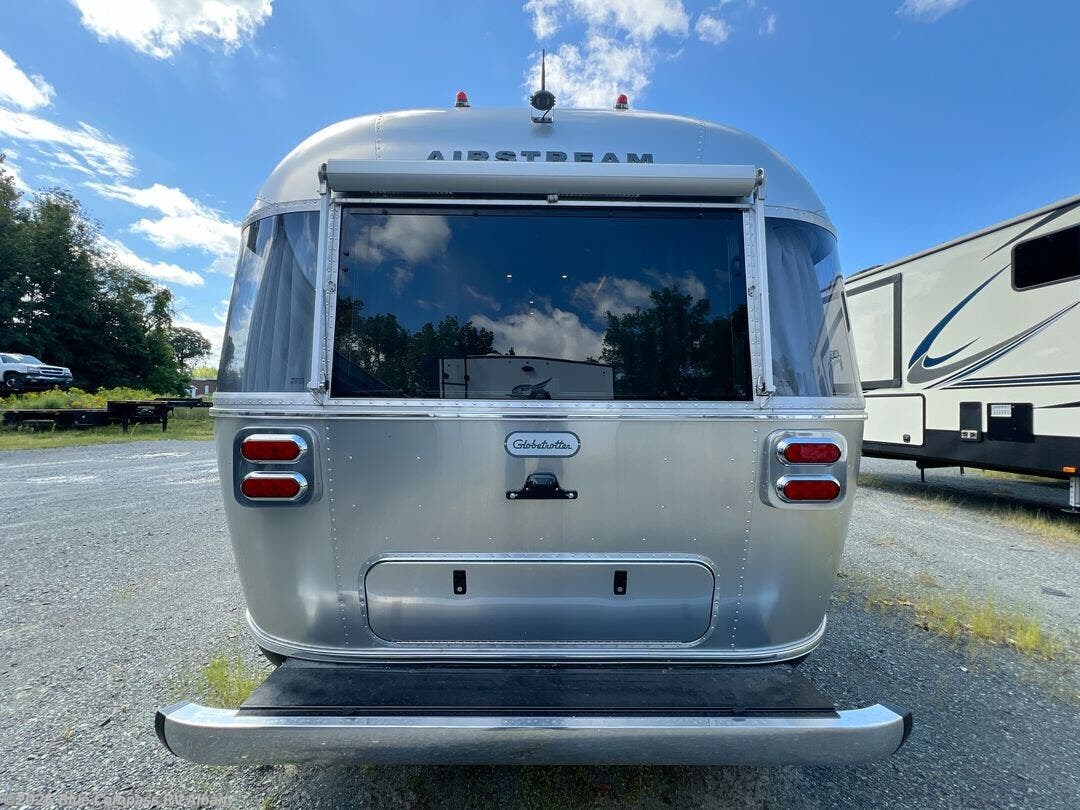 2025 Globetrotter 25FB Queen by Airstream from Blue Compass RV Albany in Latham, New York