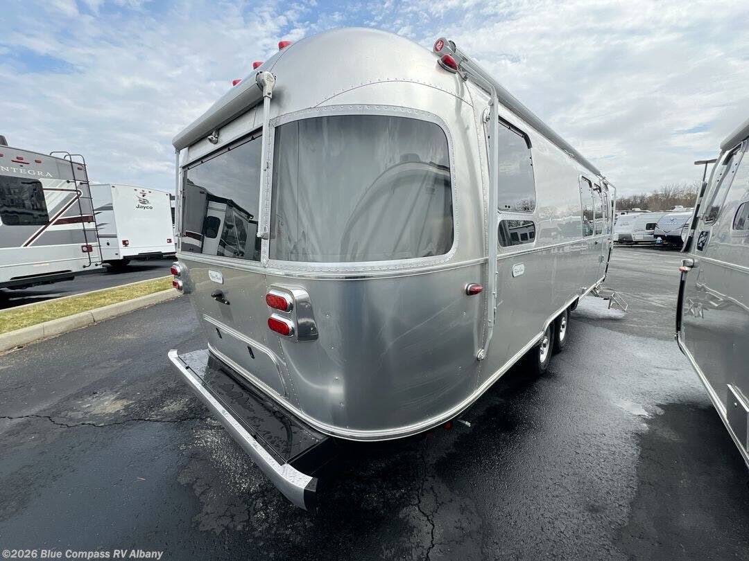 New 2026 Airstream Flying Cloud 28RB available in Latham, New York