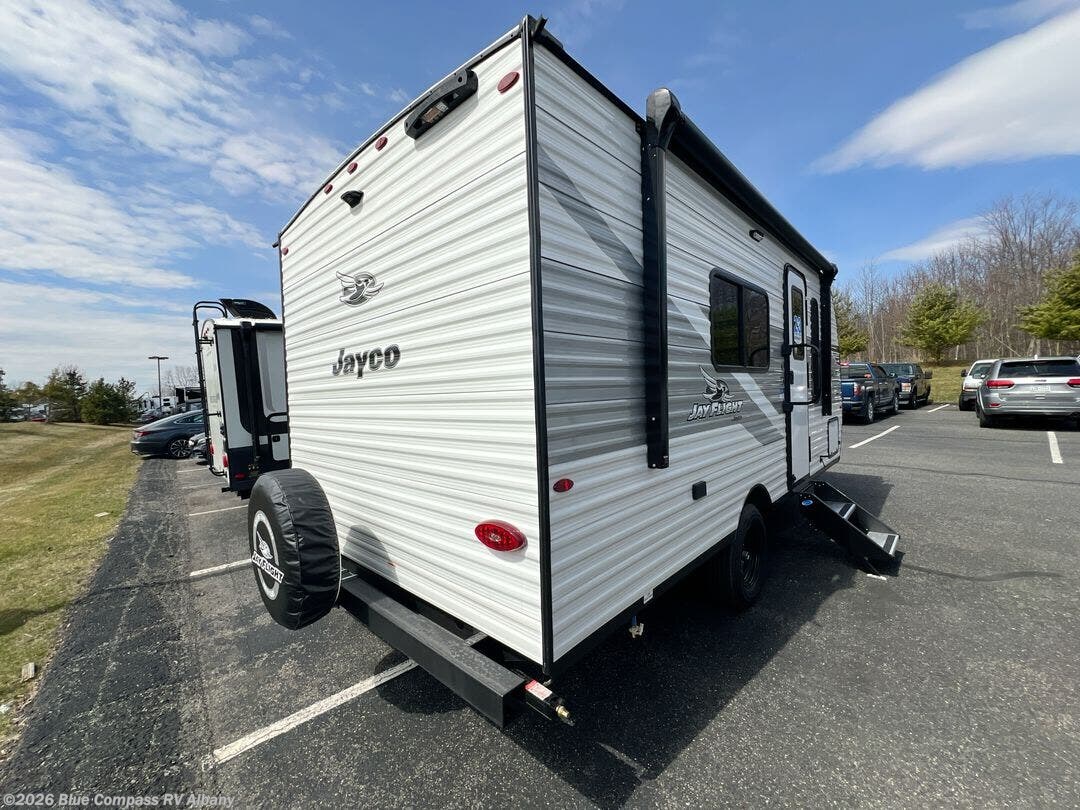 New 2026 Jayco Jay Flight SLX 175FQ available in Latham, New York