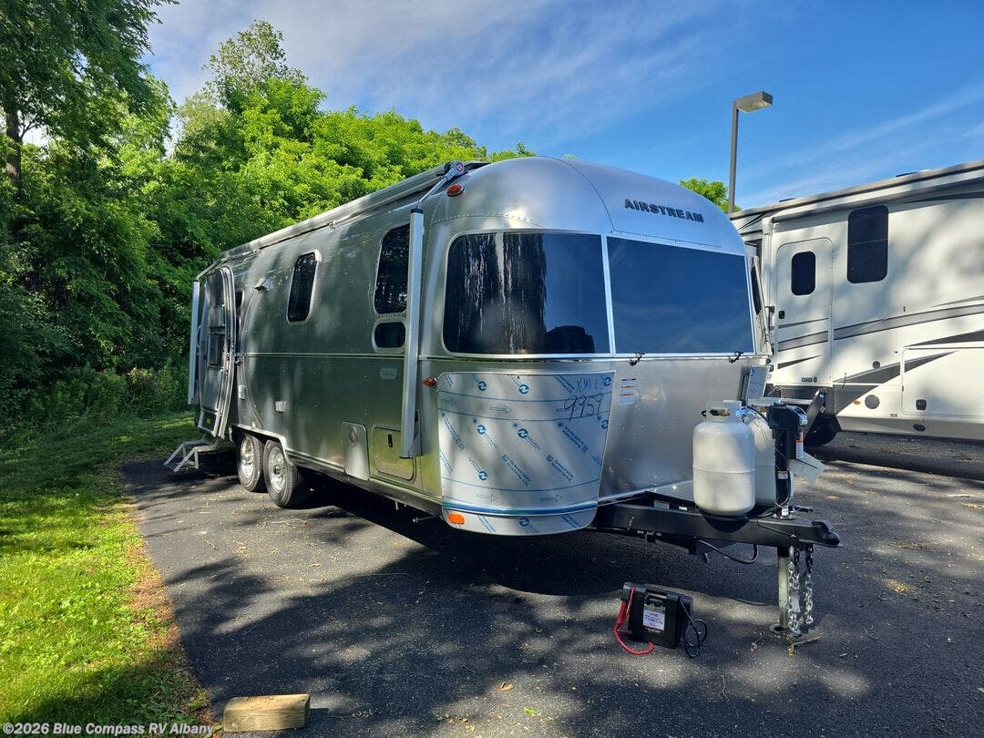 2026 Globetrotter 25FB Twin by Airstream from Blue Compass RV Albany in Latham, New York