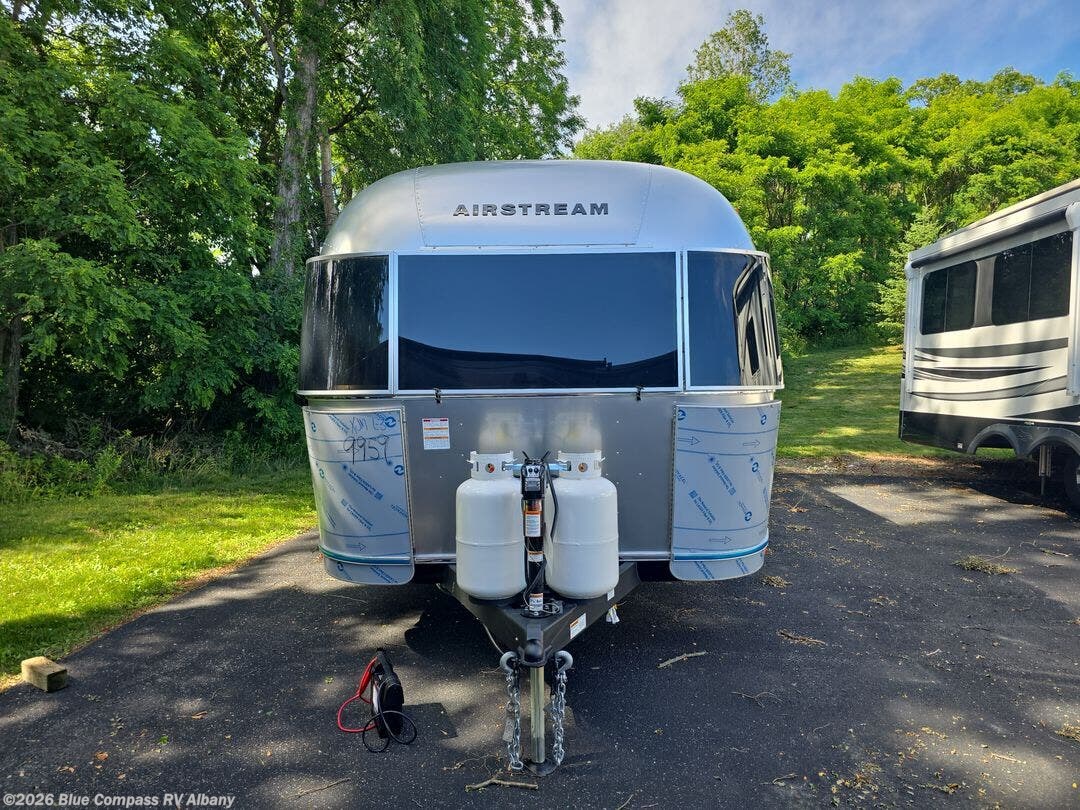 New 2026 Airstream Globetrotter 25FB Twin available in Latham, New York