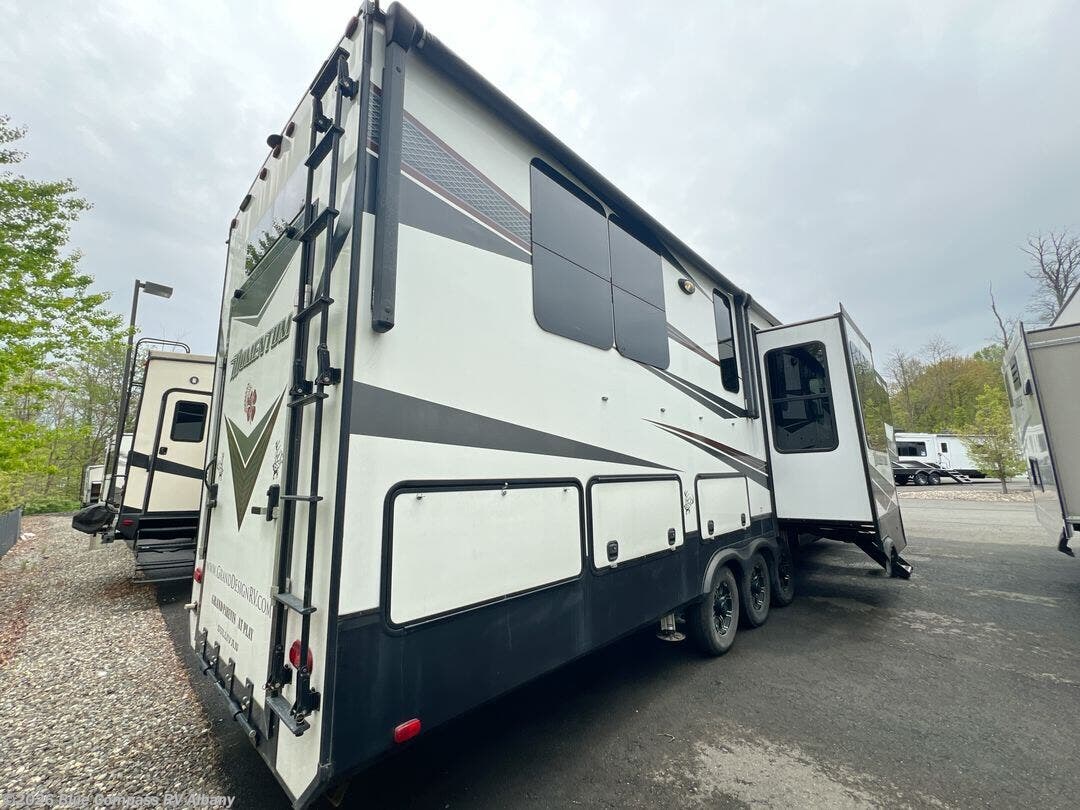 Used 2019 Grand Design Momentum 376TH available in Latham, New York