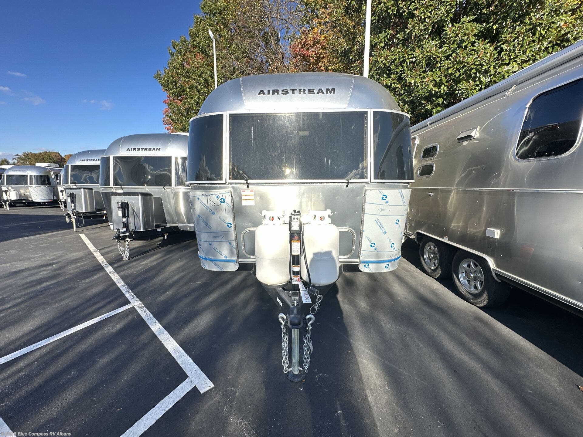 New 2026 Airstream International 27FB Twin available in Latham, New York