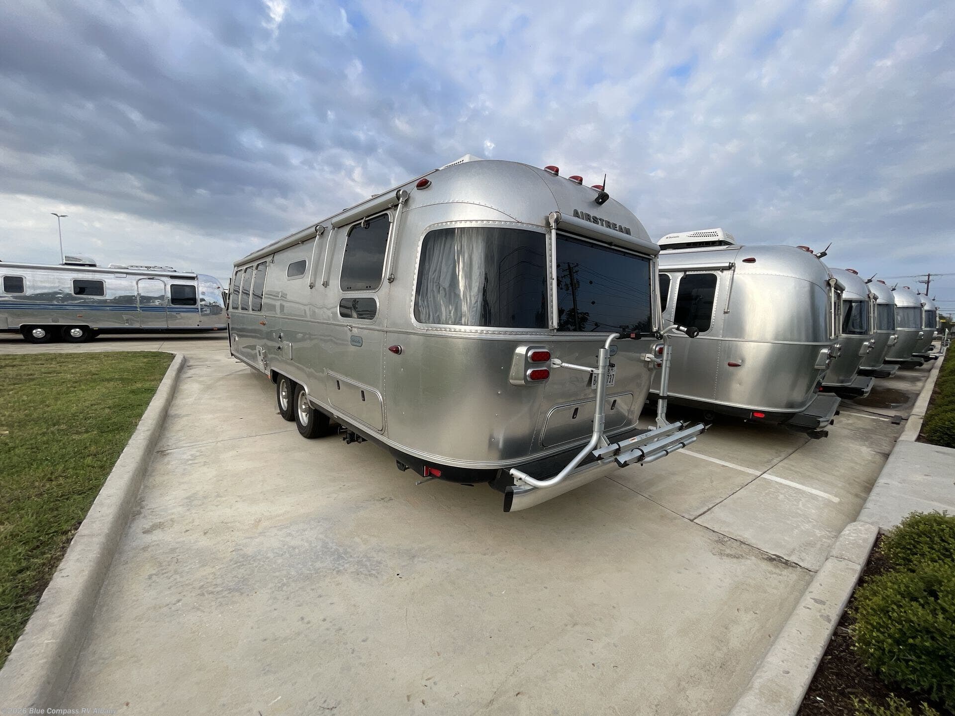 2021 Globetrotter 30RB Twin by Airstream from Blue Compass RV Albany in Latham, New York