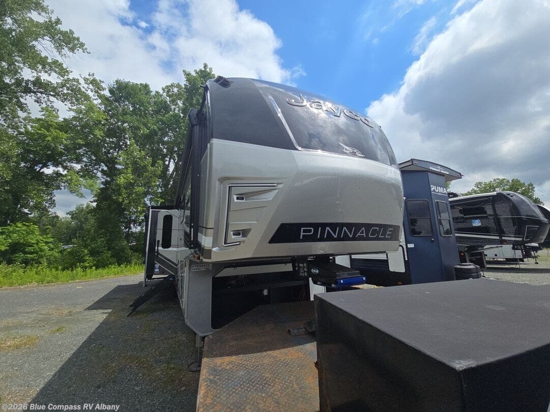 New 2027 Jayco Pinnacle 38FBRK available in Latham, New York