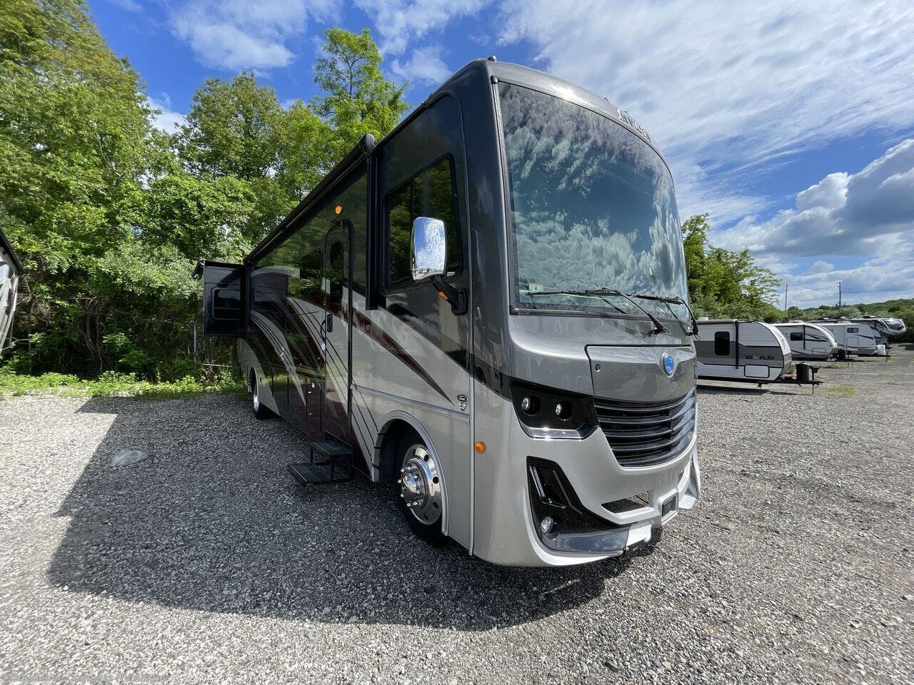 2024 Invicta 34MB by Holiday Rambler from Blue Compass RV Albany in Latham, New York
