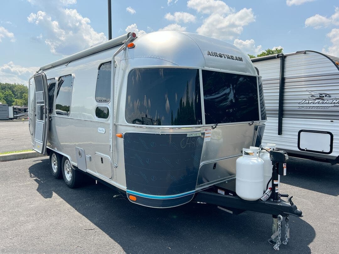 2027 Flying Cloud 23FB Twin by Airstream from Blue Compass RV Albany in Latham, New York
