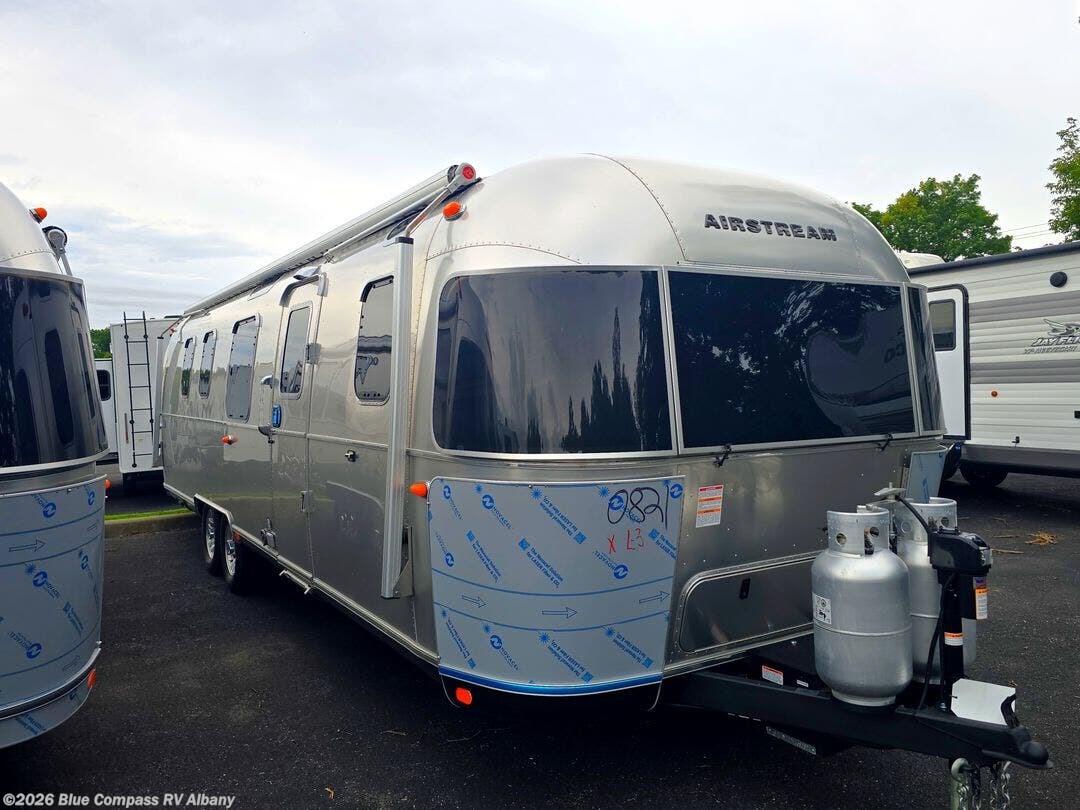 2027 Classic 33FB by Airstream from Blue Compass RV Albany in Latham, New York