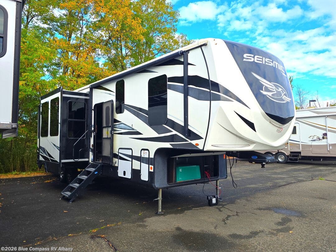 2019 Seismic Luxury Series 3512 by Jayco from Blue Compass RV Albany in Latham, New York